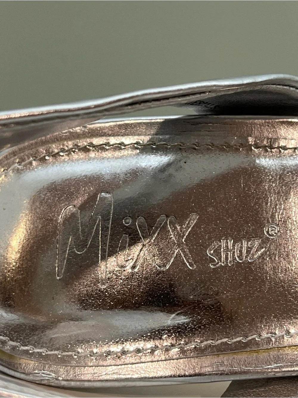 Mixx Shuz Silver Metallic Pointed Toe Slingback Stiletto Heels Size 8.5